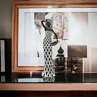 Φιγούρα Πολυρητίνης Αφρικάνας Γυναίκας Σε Ασπρόμαυρο Φόρεμα 9x6x34cm Iliadis 82061